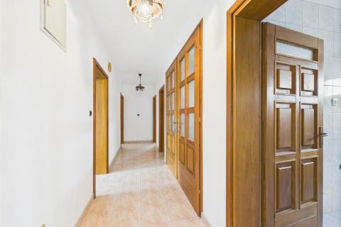 Ivanić-Grad, Kloštar Ivanić, obiteljska kuća, polu-adaptirana