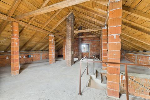 Ivanić-Grad, Kloštar Ivanić, obiteljska kuća, polu-adaptirana