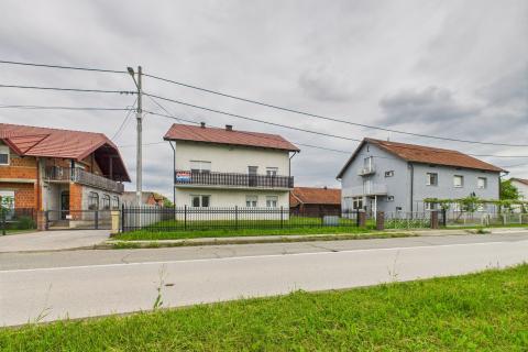 Ivanić-Grad, Kloštar Ivanić, obiteljska kuća, polu-adaptirana