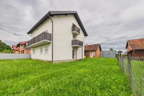 Ivanić-Grad, Kloštar Ivanić, obiteljska kuća, polu-adaptirana