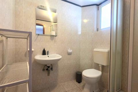 Istra,Kaštel-Kuća u nizu u blizini granice