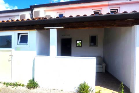 Istra,Kaštel-Kuća u nizu u blizini granice