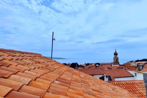 OTOK KRK-GRAD KRK kuća na 200 metara do mora 