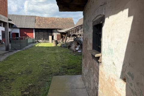 Sisak, Sela - Autohtona kuća s gospodarskom zgradom
