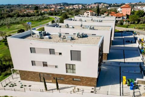 Rovinj - Šarmantan dvoetažni 2-sobni stan s vrtom 