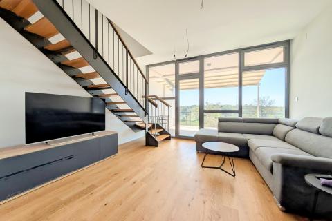 Rovinj - Šarmantan dvoetažni 2-sobni stan s vrtom 