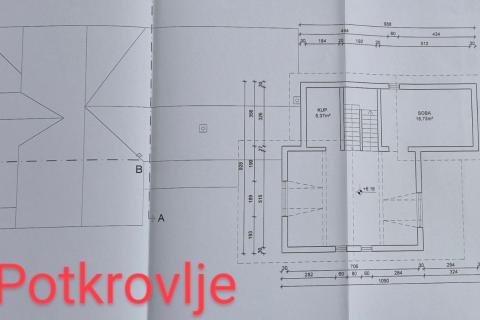 Sisak, Zeleni brijeg, Kuća s okućnicom