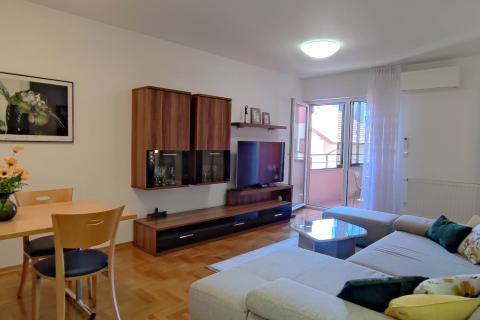 Zagreb, Špansko - stan s balkonom, garažom i garažnim mjestom