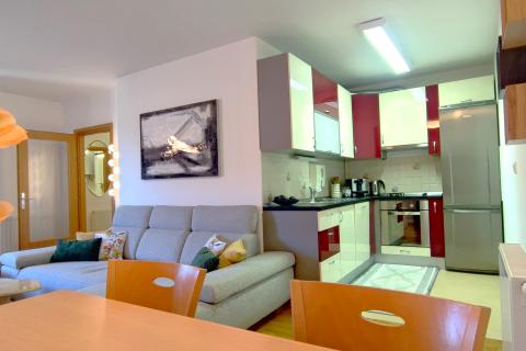 Zagreb, Špansko - stan s balkonom, garažom i garažnim mjestom