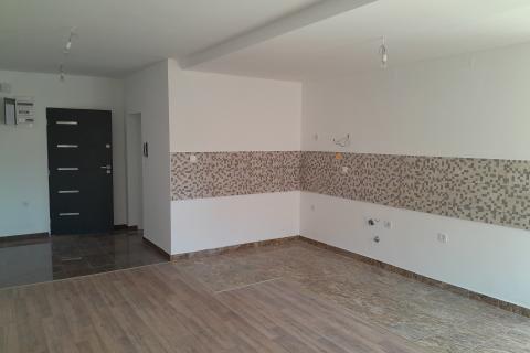 Istra,Valbandon,dvosoban stan sa zatvorenom verandom