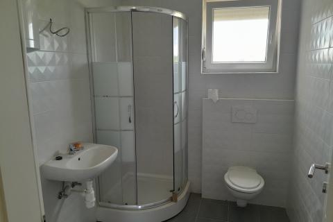 Istra,Valbandon,dvosoban stan sa zatvorenom verandom