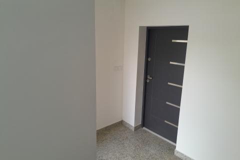 Istra,Valbandon,dvosoban stan sa zatvorenom verandom