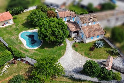 Istra - Kanfanar - kamena vila s bazenom i depandansom, mir i privatnost na osami