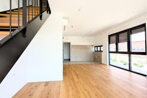 Spacious Two-Story Three-Bedroom Apartment in Rovinj