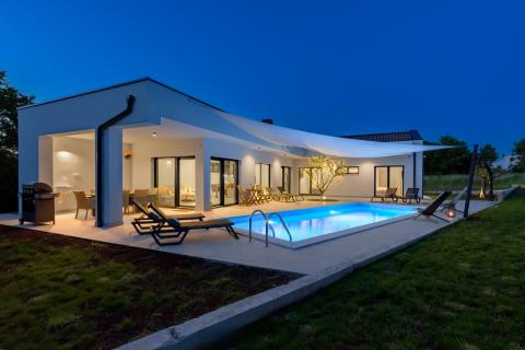 Istra, Rovinj - Moderna kuća s bazenom na osami 