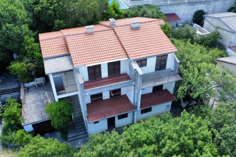 Novi Vinodolski, Klenovica, kuća sa 6 stanova