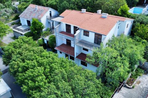 Novi Vinodolski, Klenovica, kuća sa 6 stanova