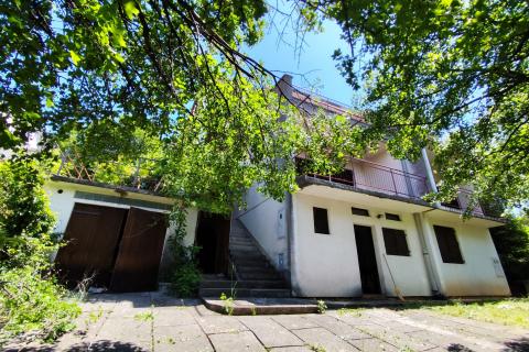 Novi Vinodolski, Klenovica, kuća sa 6 stanova