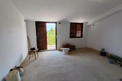 Novi Vinodolski, Klenovica, kuća sa 6 stanova