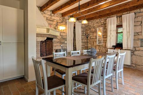 Istra - Kanfanar - kamena vila s bazenom i depandansom, mir i privatnost na osami