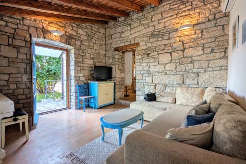 Istra - Kanfanar - kamena vila s bazenom i depandansom, mir i privatnost na osami