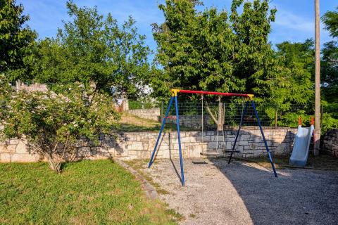 Istra - Kanfanar - kamena vila s bazenom i depandansom, mir i privatnost na osami