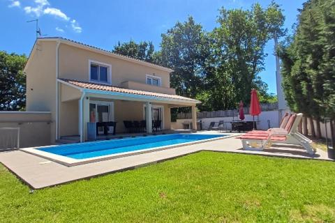 Istra, Svetvinčenat- kuća s bazenom