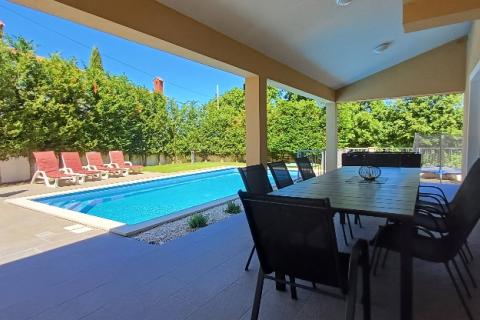 Istra, Svetvinčenat- kuća s bazenom