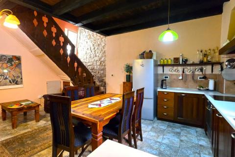 Istra,Rovinj,uređena kuća-150m2- u centru sa dvorištem-40m2- blizu mora