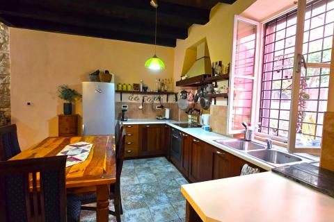 Istra,Rovinj,uređena kuća-150m2- u centru sa dvorištem-40m2- blizu mora