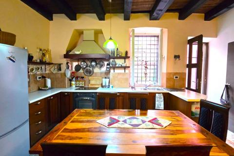 Istra,Rovinj,uređena kuća-150m2- u centru sa dvorištem-40m2- blizu mora