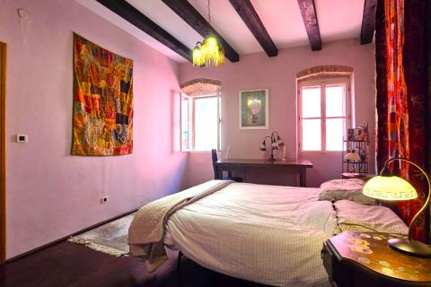 Istra,Rovinj,uređena kuća-150m2- u centru sa dvorištem-40m2- blizu mora