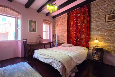 Istra,Rovinj,uređena kuća-150m2- u centru sa dvorištem-40m2- blizu mora