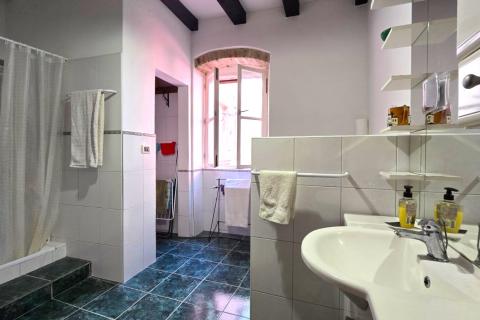 Istra,Rovinj,uređena kuća-150m2- u centru sa dvorištem-40m2- blizu mora