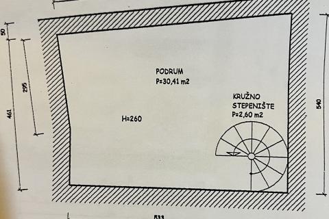 Istra,Rovinj,uređena kuća-150m2- u centru sa dvorištem-40m2- blizu mora