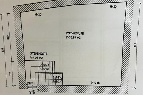 Istra,Rovinj,uređena kuća-150m2- u centru sa dvorištem-40m2- blizu mora