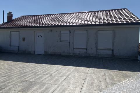 MATULJI, Dvojna kuća s pogledom na more - veliki potencijal!