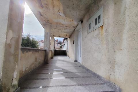 MATULJI, Dvojna kuća s pogledom na more - veliki potencijal!