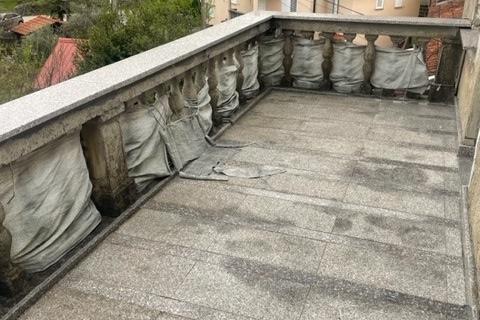 MATULJI, Dvojna kuća s pogledom na more - veliki potencijal!