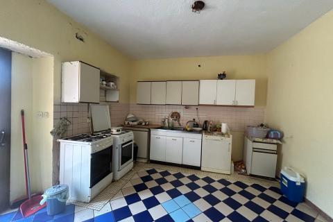 Poreč, okolica, prizemlje kuće sa dvorištem 