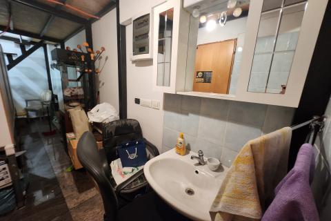 Bedrijfspand Pećine, Rijeka, 66m2