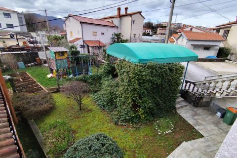 MATULJI, Dvojna kuća s pogledom na more - veliki potencijal!