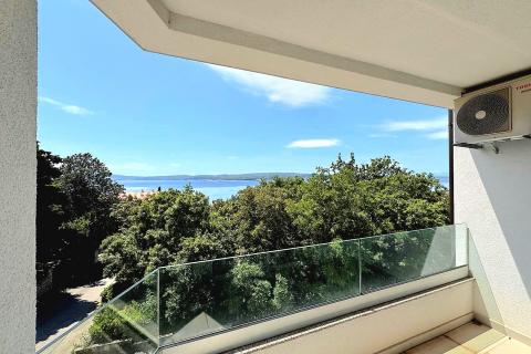Crikvenica- stan u prizemlju sa parkingom i pogledom na more