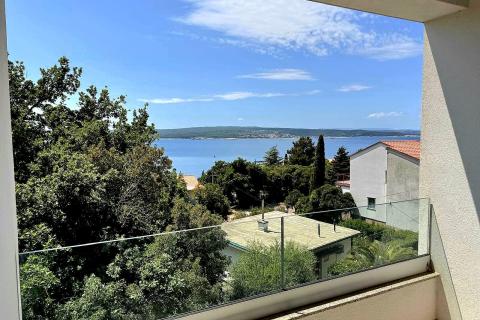 Crikvenica- stan na 1.katu sa parkingom i pogledom na more