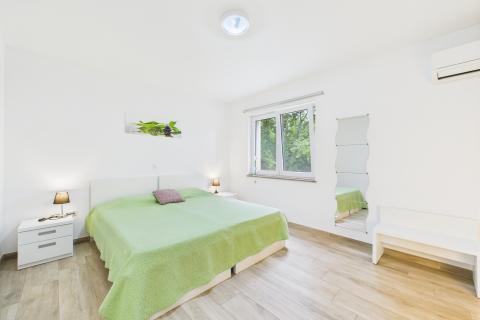 Istra, Svetvinčenat- kuća s bazenom