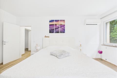 Istra, Svetvinčenat- kuća s bazenom