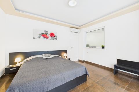 Istra, Svetvinčenat- kuća s bazenom