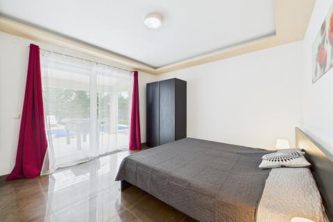 Istra, Svetvinčenat- kuća s bazenom