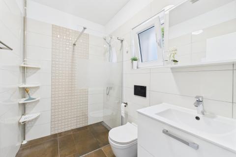 Istra, Svetvinčenat- kuća s bazenom