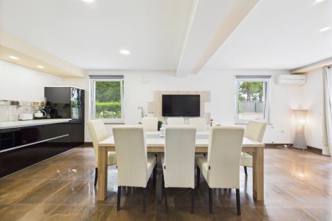 Istra, Svetvinčenat- kuća s bazenom